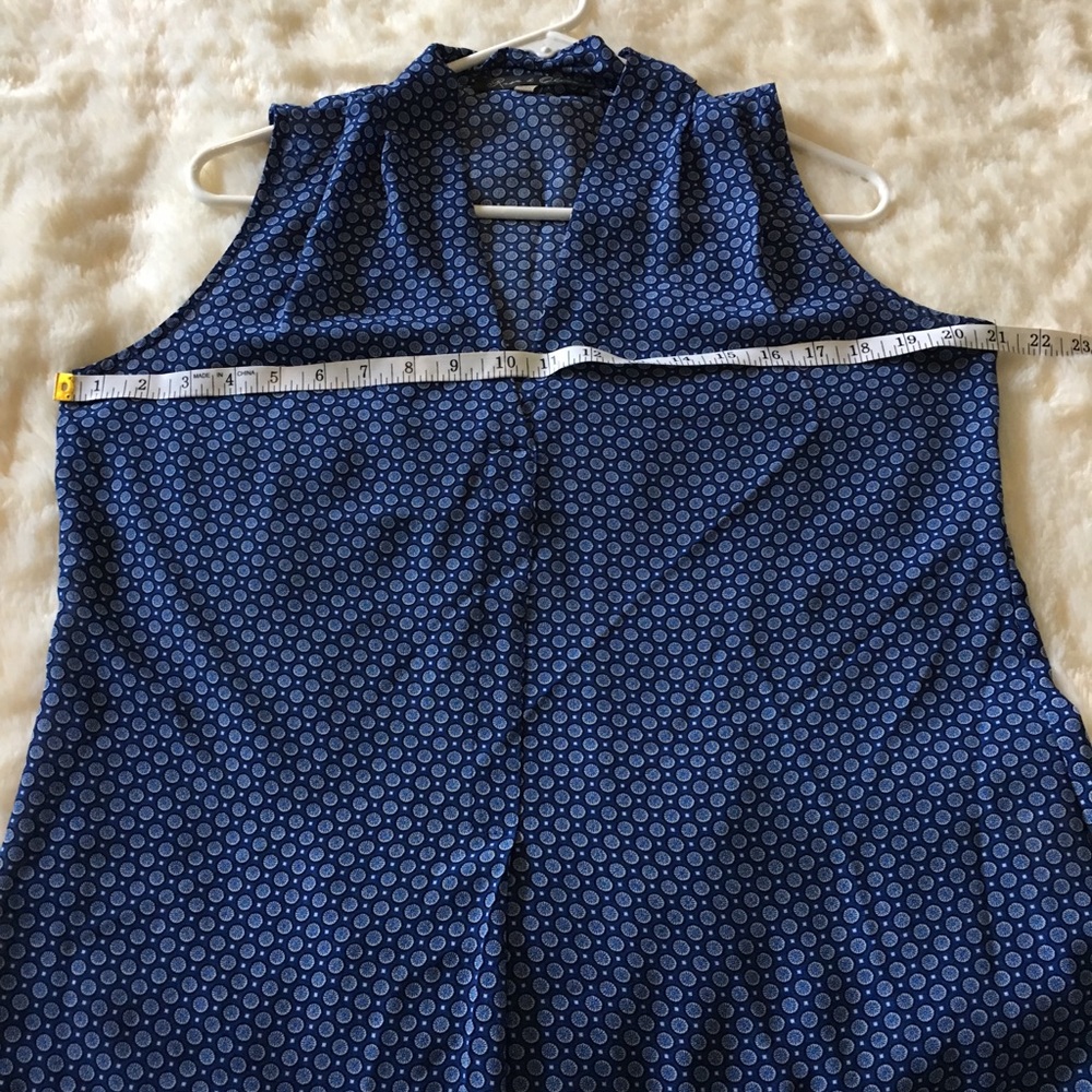 Rose and Olive sleeveless blouse - Picture 2 of 3